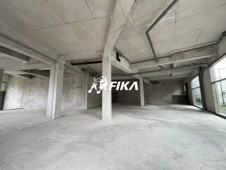 vente commerce 120 m² à 703 m²