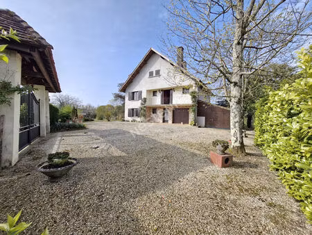 charmante maison des années 70 sur un beau parc arboré de plus de 2 300 m² entre cuiseaux 