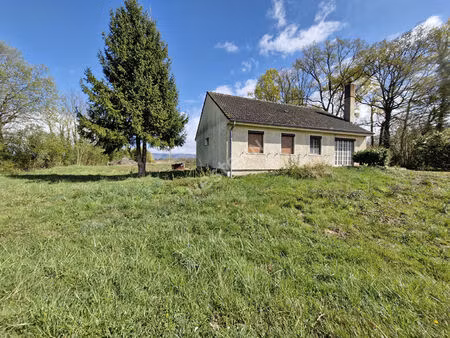 maison de plain pied 4 chambres sur plus de 2 400 m² de terrain à proximité des commodités