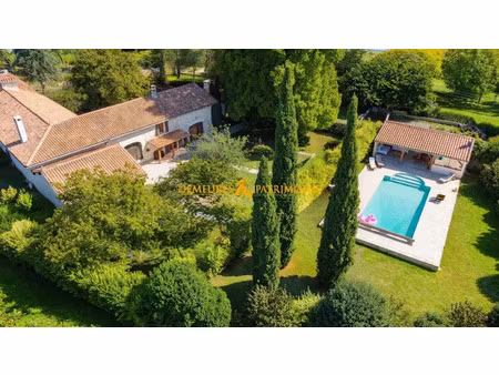 vente maison 8 pièces 250 m² à salles-lavalette (16190)  367 500 €
