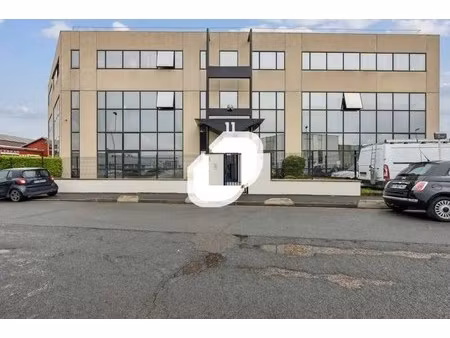 location bureaux 180 m² à 710 m²