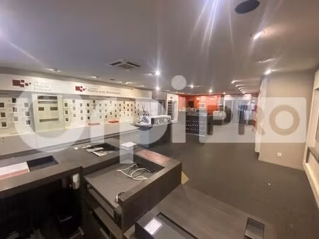 location commerce 208 m²