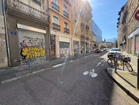 murs commerciaux 45 m² - mezzanine - grenoble hyper centre gare
