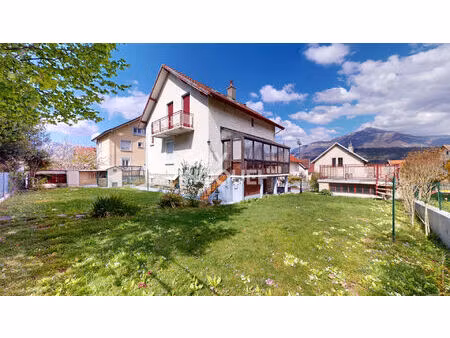 maison spacieuse de 140 m² proche du centre-ville de chambéry