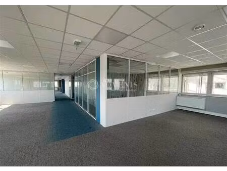 location bureaux 4 866 m²