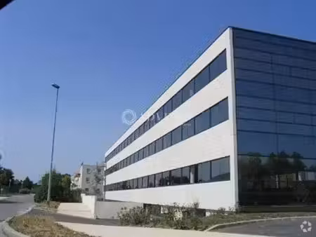 location bureaux 82m² à 812m²