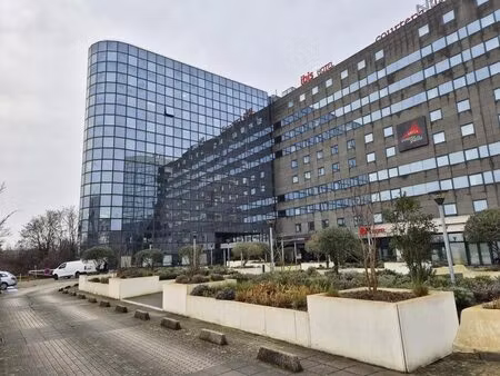 location bureaux 421 m² à 1 853 m²
