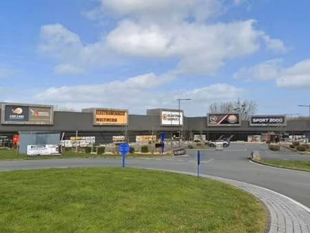 location commerce 1 222 m²