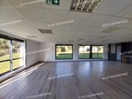 location bureaux 111 m²