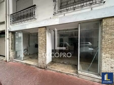 location commerce 385 m²