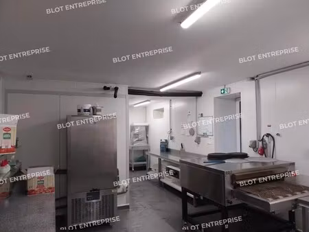 location commerce 100 m²