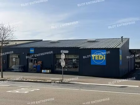 location commerce lorient 56100 750m²