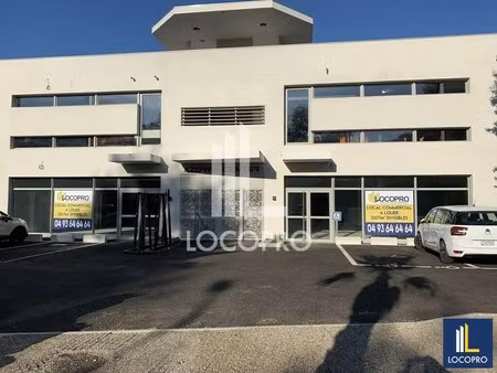 location commerce 550 m² à 1 207 m²