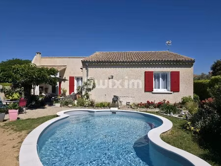 villa de plain pied en parfait état avec piscine
