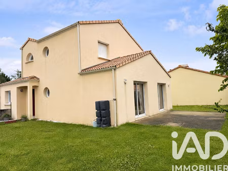 vente maison à port-saint-père (44710) : à vendre / 131m² port-saint-père