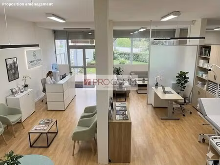 location commerce 167 m²