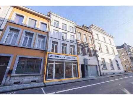 rez-de-chaussée commercial en plein centre de dinant