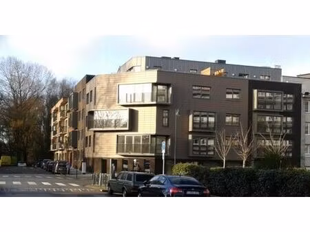 3x emplacements dans un immeuble récent