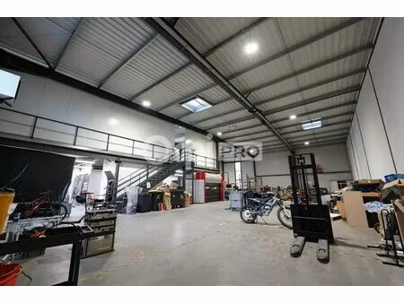 location local d’activités jonage 69330 841m²