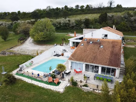 vente maison 8 pièces 300 m² à mortagne-sur-gironde (17120)  641 700 €