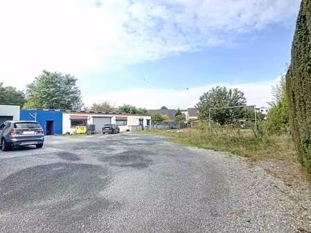 entrepôt spacieux avec unité résidentielle dans le centre de