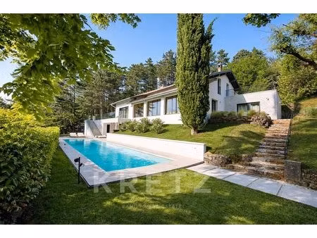 villa rénovée avec élégance  panorama d'exception sur les monts