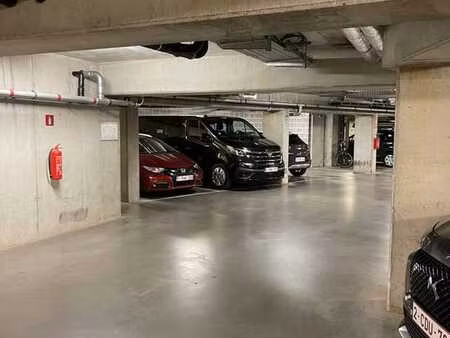 a 3 minutes à pied de la gare du midi