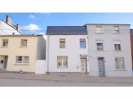 charmante maison rénovée de 4 chambres