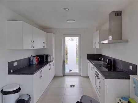 maison mitoyenne 3 façades récente