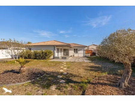 vente maison 4 pièces 106 m² à ares (33740)  560 304 €