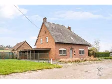 maison 4 façades avec grand jardin – énorme potentiel