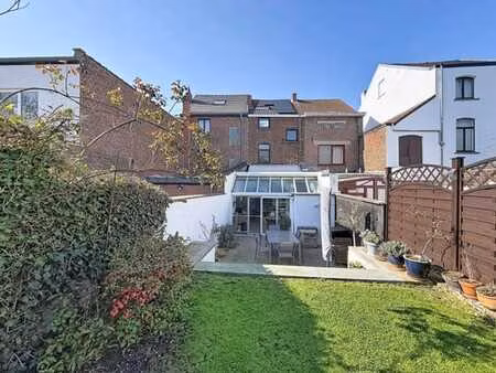 charmante et lumineuse 2 façades bien rénovée