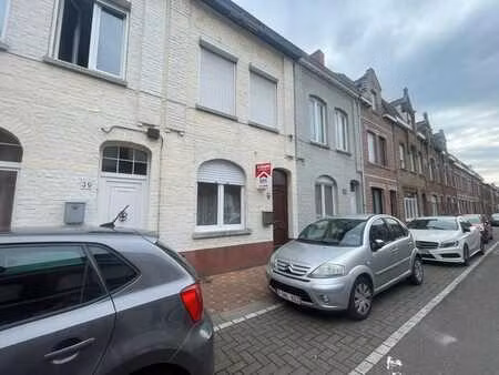 comines: maison mitoyenne avec 2 chambres et jardin à vendre