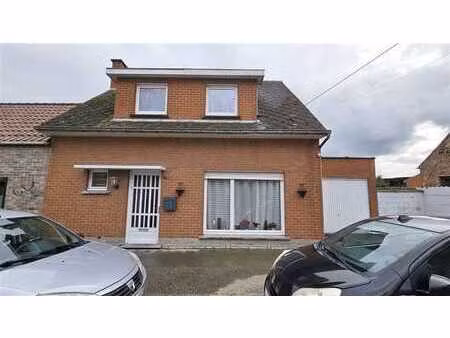 maison à rénover + garage et jardin