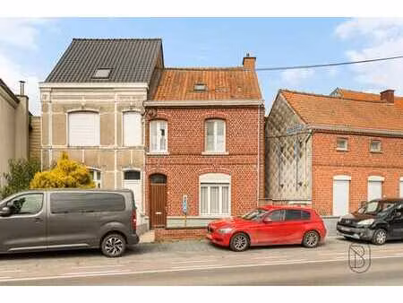 bonne maison avec jardin  à rafraîchir