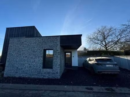 villa 3 façades avec jardin et espace professionnel