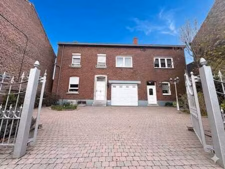 grande propriété composée de deux maisons reliées – idéale p