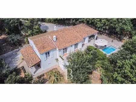 villa avec piscine bagnols-en-forêt (83)