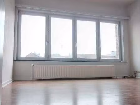 appartement au 3e étage: 1 chambre + petit pièce