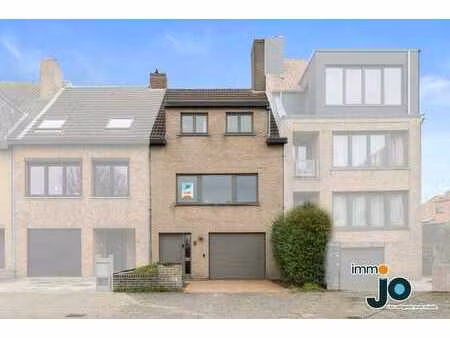 spacieuse et soignée maison de plain-pied avec 4 chambres...