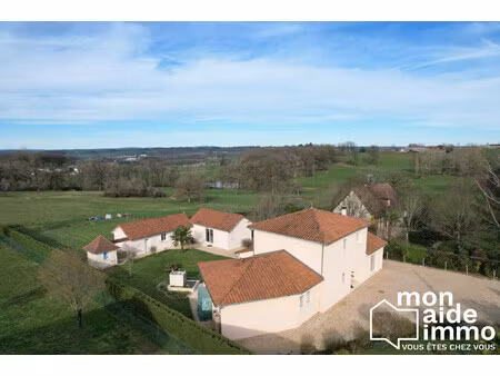 maison de 5 chambres  garage  remise sur 2500 m2 de terrain clos