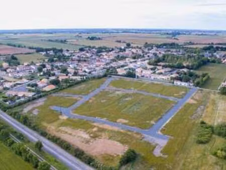 vente terrain aux magnils-reigniers (85400) : à vendre / 517m² les magnils-reigniers
