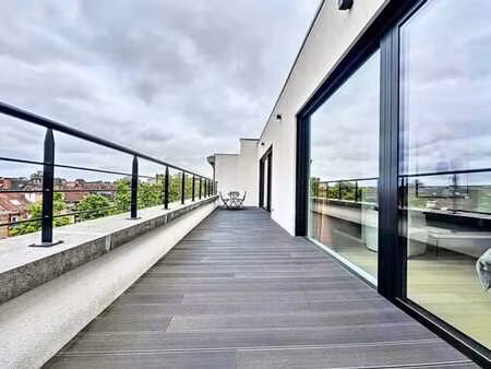 superbe penthouse meuble - 3 chambres et 2 terrasses
