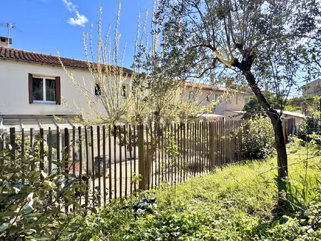 maison de ville de type 5 avec jardin attenant et stationnem