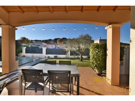 maison contemporaine de plain-pied 5 pièces avec piscine