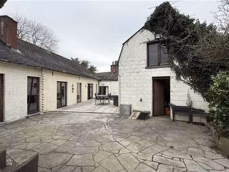 propriété unique - habitation et de deux studios!