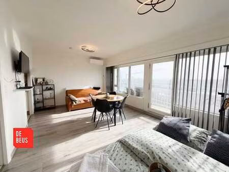 studio offrant une magnifique vue panoramique sur le cent...