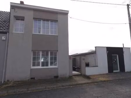 maison d'habitation avec petit local commercial et pâture