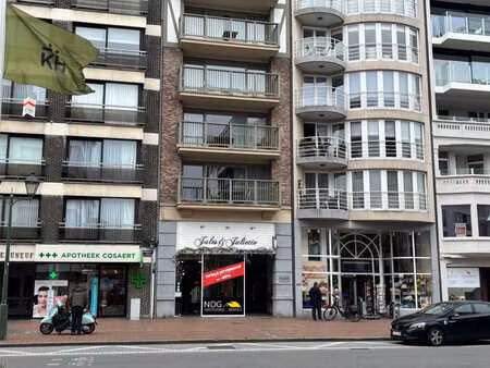 à louer – local commercial très spacieux (350 m²) situé dans