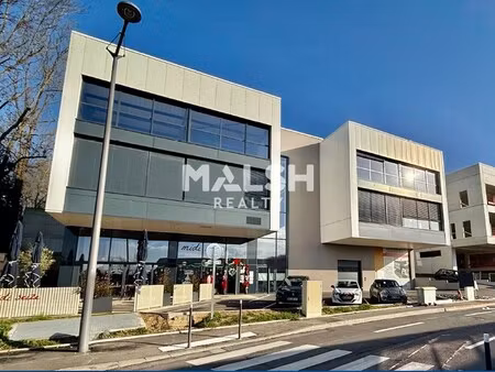 achat local professionnel 584m²